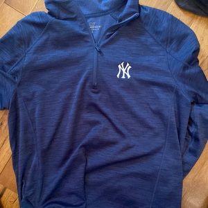 Yankees Vineyard Vines quarterzip size:Adult L